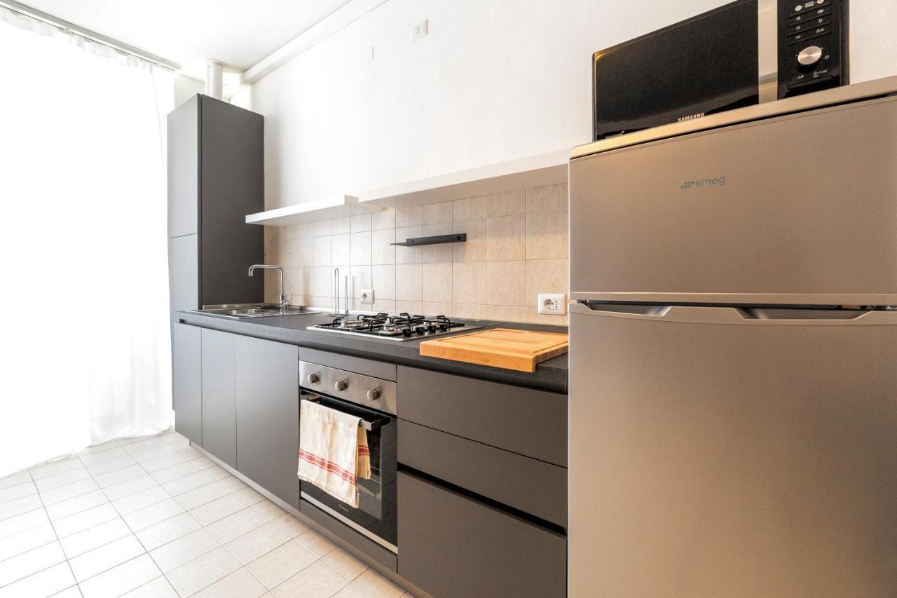 Roomy Apartment Close To Subway M5! Милано Екстериор снимка