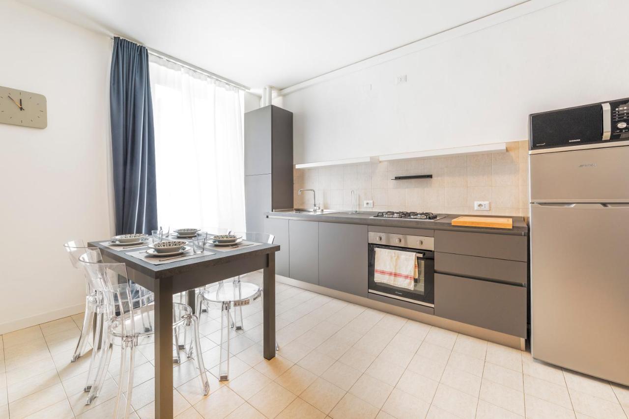 Roomy Apartment Close To Subway M5! Милано Екстериор снимка