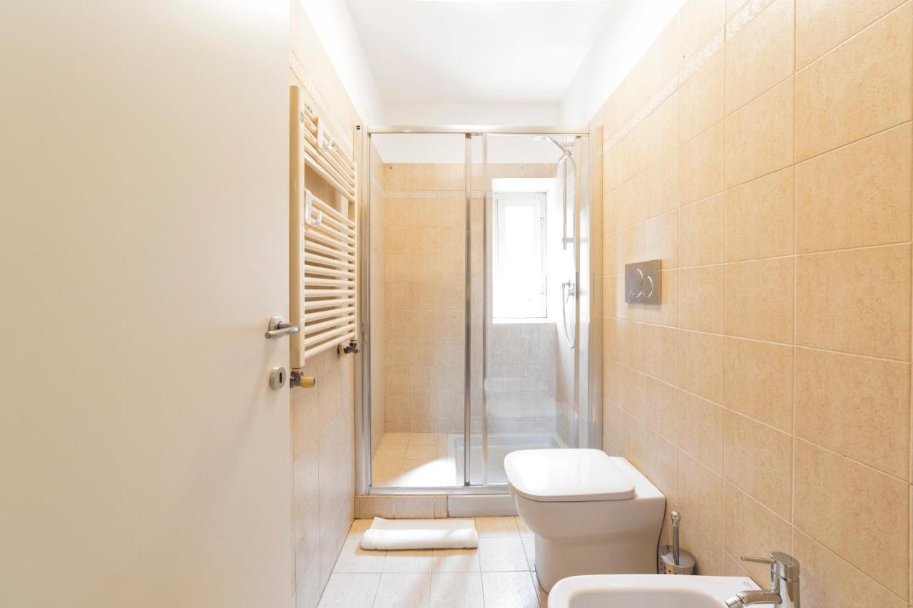Roomy Apartment Close To Subway M5! Милано Екстериор снимка