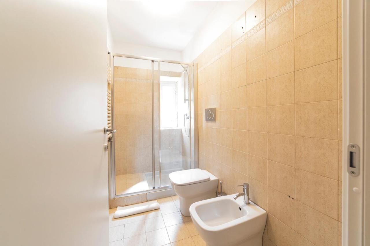 Roomy Apartment Close To Subway M5! Милано Екстериор снимка