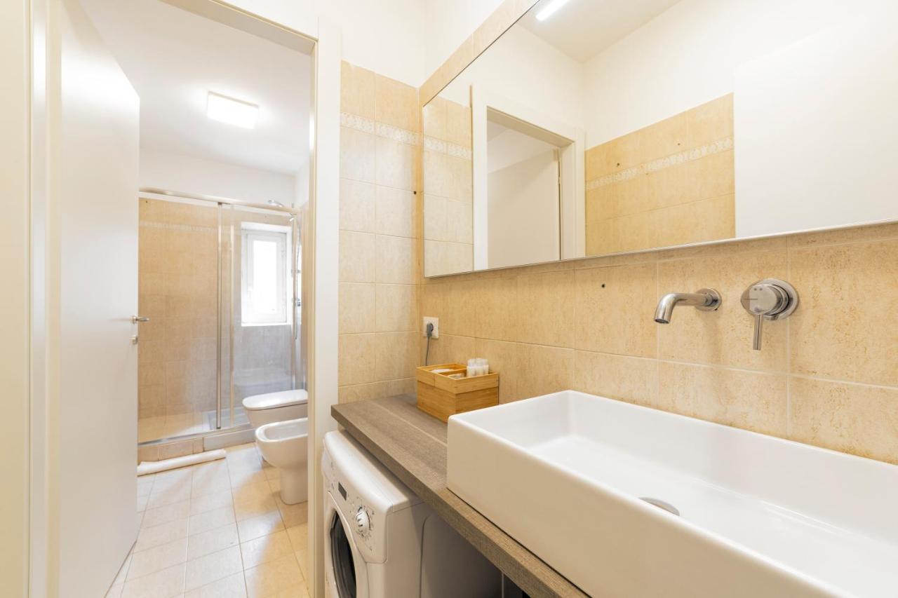 Roomy Apartment Close To Subway M5! Милано Екстериор снимка